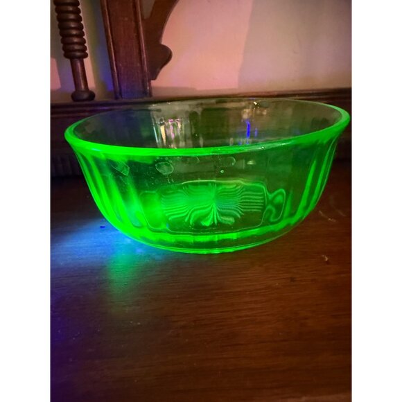 Vintage 30's Hazel Atlas Green Uranium Glass Block Ribbed Serving Bowl - Picture 7 of 8